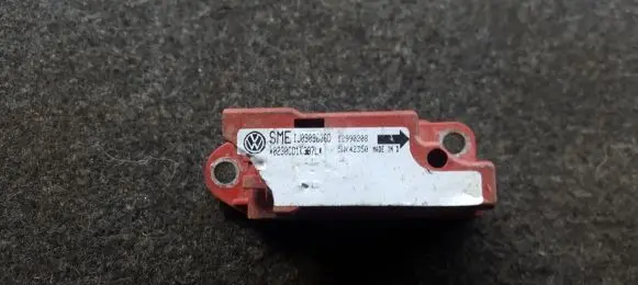 Volkswagen Golf IV Airbag deployment crash/impact sensor 1J0909606D 5wk42350