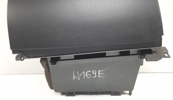 Mercedes-Benz A W169 Glove box
