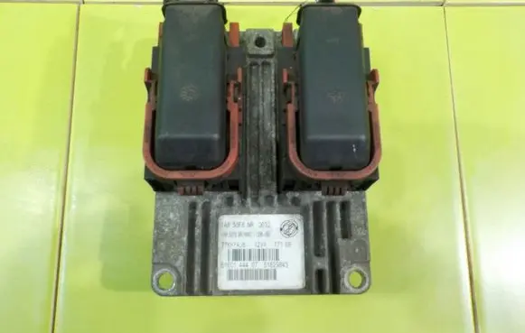 Fiat 500 Engine control unit/module 51829843 XP162