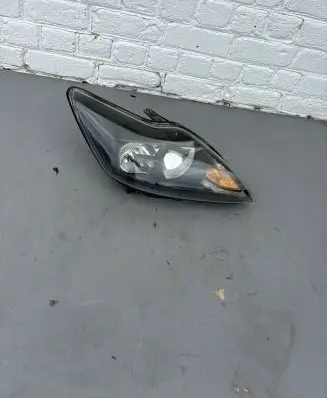 Ford Focus Headlight/headlamp 8M5113W029CE