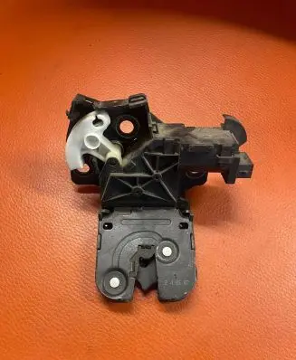 Audi A4 S4 B7 8E 8H Tailgate/trunk/boot lock/catch/latch 8P4827505C 8P4827505