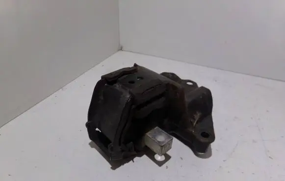 Audi A2 Engine mount bracket