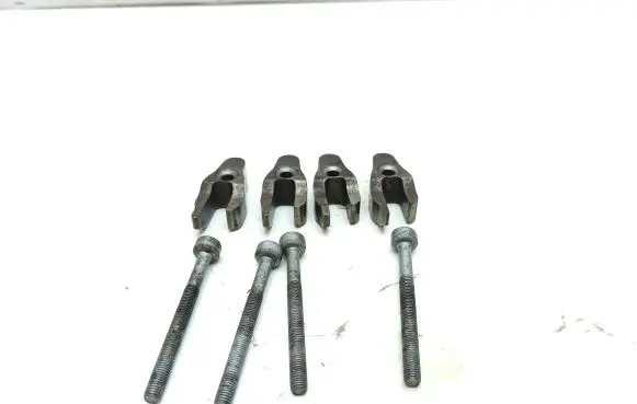 Mercedes-Benz C W204 Fuel Injector clamp holder