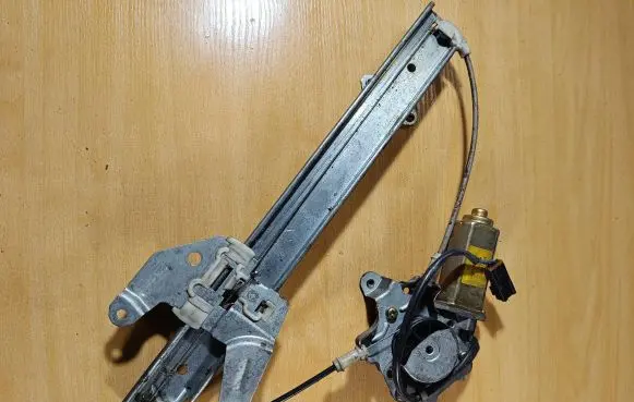 Nissan Almera Rear door window regulator with motor 82731