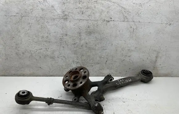 Mercedes-Benz CLS C218 AMG Front wheel hub spindle knuckle