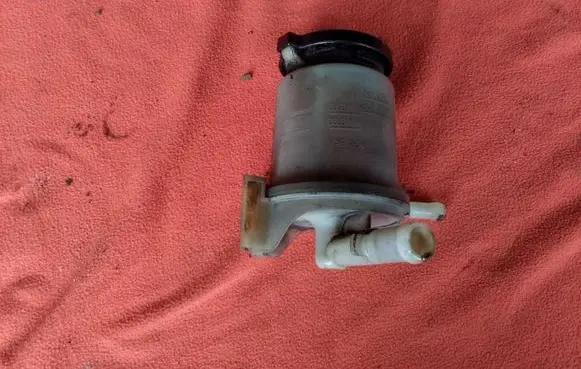 Toyota Avensis T250 Power steering fluid tank/reservoir
