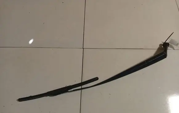 Toyota Auris 150 Front wiper blade arm