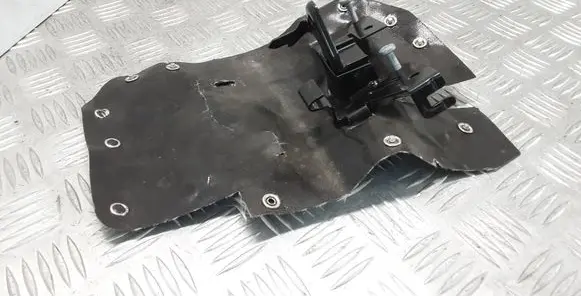 Volkswagen Golf VII Other engine bay part