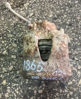 Volkswagen Polo V 6R Front brake caliper
