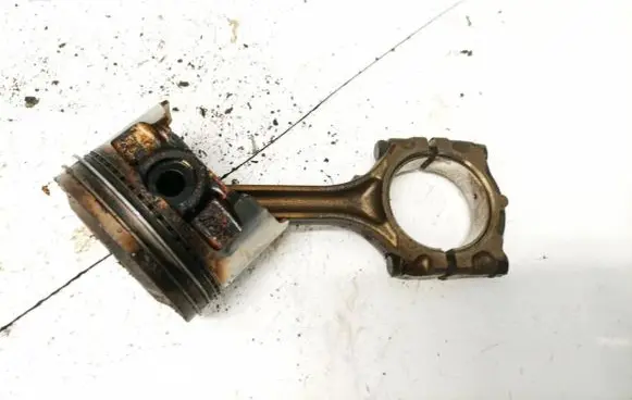 Mitsubishi Colt Piston with connecting rod