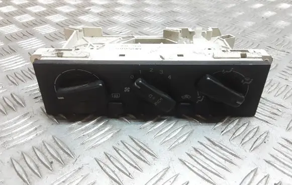 Mitsubishi Carisma Climate control unit MR500529