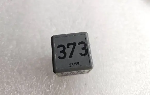Volkswagen Golf IV Other relay 8D0951253A PA66GF25 V23134B52X301