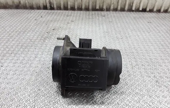 Volkswagen Golf III Mass air flow meter 074906461