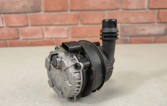 BMW 1 F20 F21 Electric auxiliary coolant/water pump 8637953