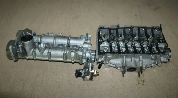 Volkswagen Golf VII Engine head 04E103479K 04E103404AS