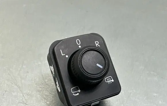 Volkswagen PASSAT B8 Wing mirror switch 3G0959565B