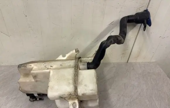 Volvo V70 Windshield washer fluid reservoir/tank 30784234 84233