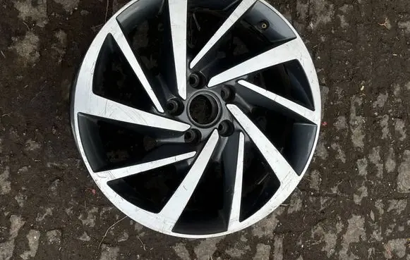 Volkswagen Tiguan R17 alloy rim 5NA601025F