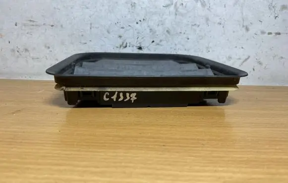 Volvo XC90 Quarter panel pressure vent 31369380 C1337