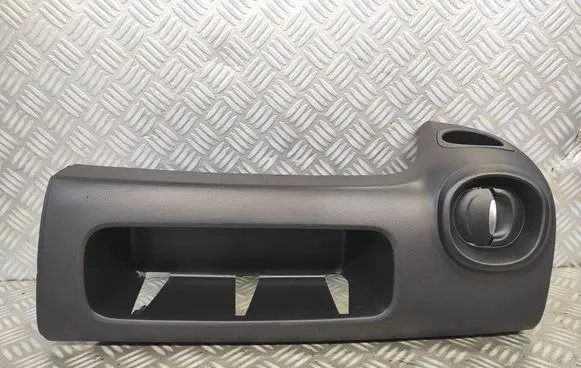 Opel Vivaro Panel trim 683107829R 12593117 938680119