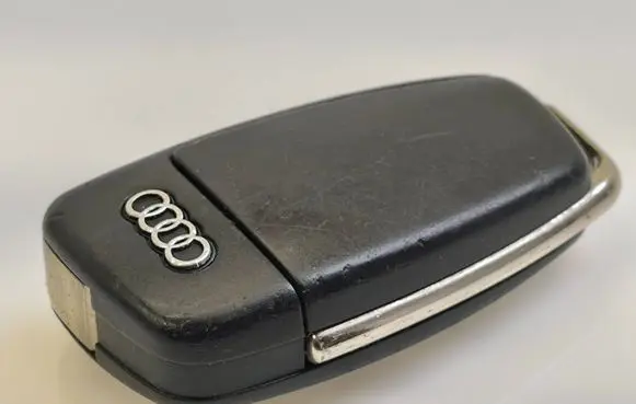 Audi A6 S6 C5 4B Ignition key/card 8E0837120