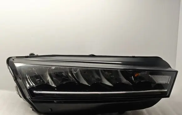 Skoda Octavia Mk4 Headlight/headlamp 030111823200 5E4941016 LE18A6418