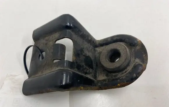 Radiator mount bracket