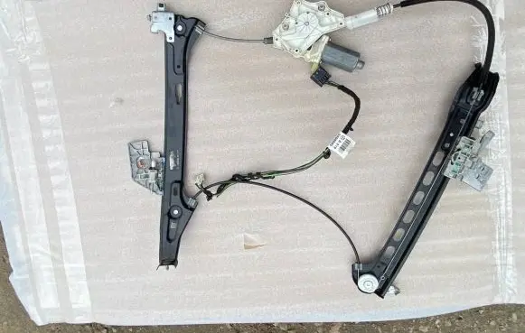 Mercedes-Benz CLS C219 Rear door window regulator with motor A2197300846 2197300846