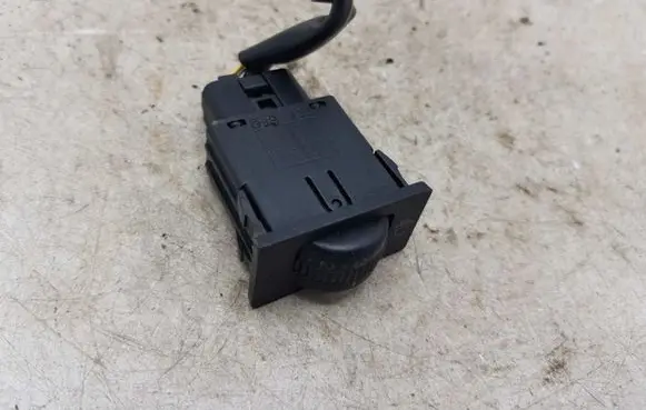 Toyota Corolla Verso E121 Headlight level height control switch 8415202021