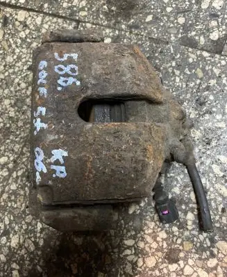 Volkswagen Golf Plus Front brake caliper