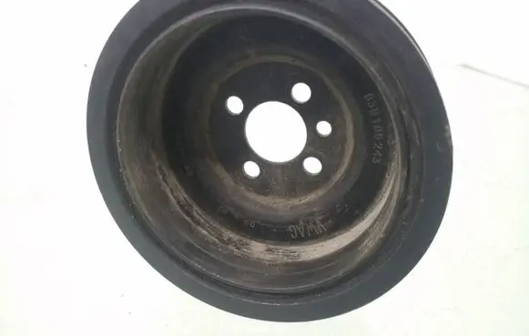 Volkswagen PASSAT B6 Crankshaft pulley 03G105243