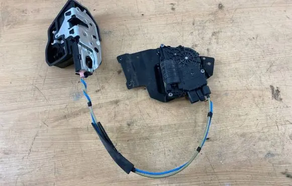 BMW 6 F06 Gran coupe Rear door lock 7276318 7275322