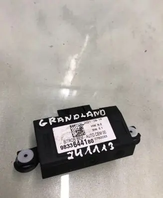 Opel Grandland X Door control unit/module 9833644180
