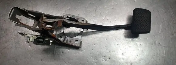 Toyota Prius+ (ZVW40) Brake pedal 8951047050