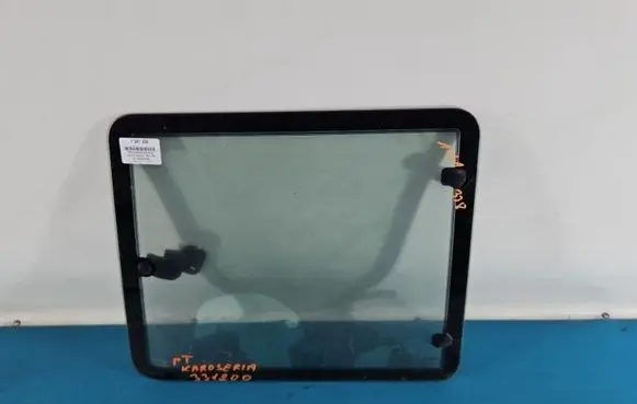 Land Rover Discovery Rear side window IMPRK1541338
