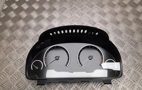 BMW 5 F10 F11 Speedometer (instrument cluster) 6842965