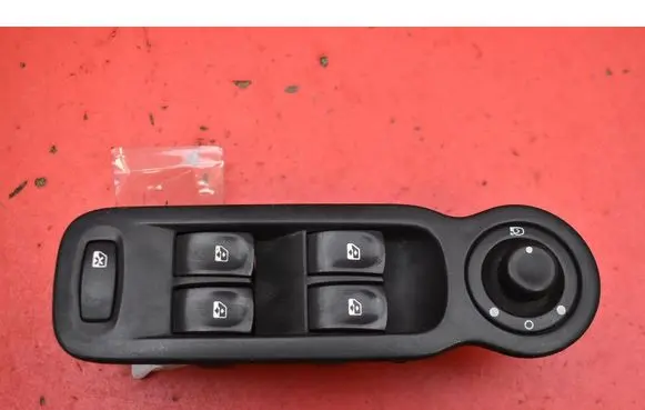 Renault Modus Electric window control switch 7701063792
