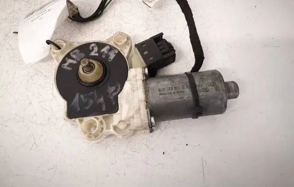 Mercedes-Benz E W211 Front door window regulator motor A2118202942