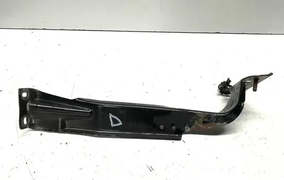 Audi A4 S4 B8 8K Fender mounting bracket 8K0821136J 8K0821136