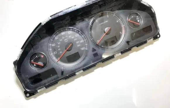 Volvo V70 Speedometer (instrument cluster) 30682287 8602886