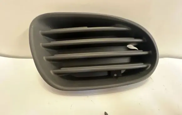 Mitsubishi Carisma Front bumper lower grill MN105193