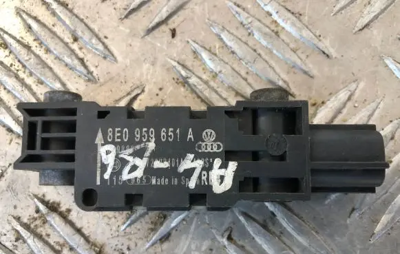 Audi A4 S4 B6 8E 8H Airbag deployment crash/impact sensor 8E0959651A
