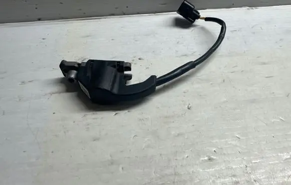 Volvo V40 Airbag deployment crash/impact sensor 31305432