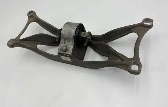 Jaguar XK8 - XKR Gearbox mount 3W835060AA 090702