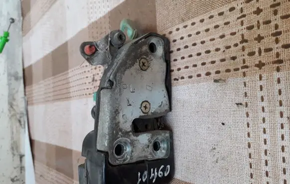 Chrysler Neon I Front door lock
