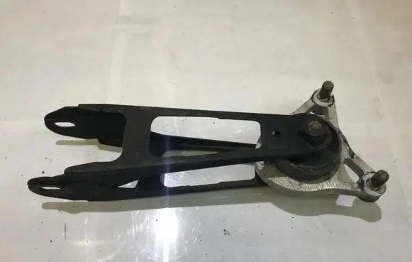 Volvo C70 Engine mount bracket