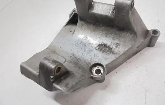 BMW 3 E30 Engine mounting bracket 1739627
