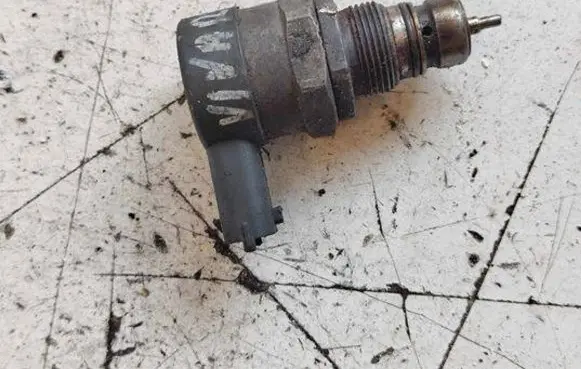 Fuel pressure sensor