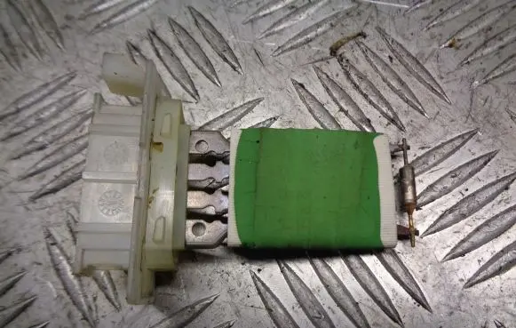 Opel Corsa C Heater blower fan relay 