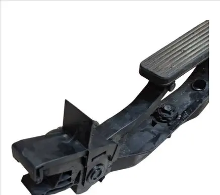 Accelerator throttle pedal
